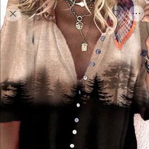 🌸3/$12 Women’s new medium button down shirt.